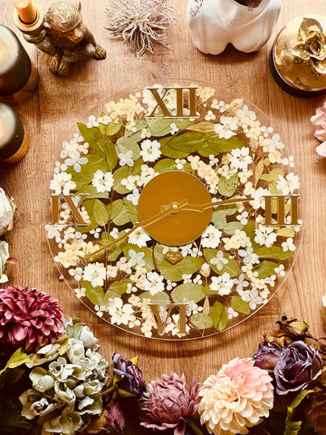 Resin clock with dried eucalyptus, flowers and hydrangeas