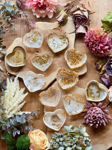 Resin jewelry bowls in white with gold details