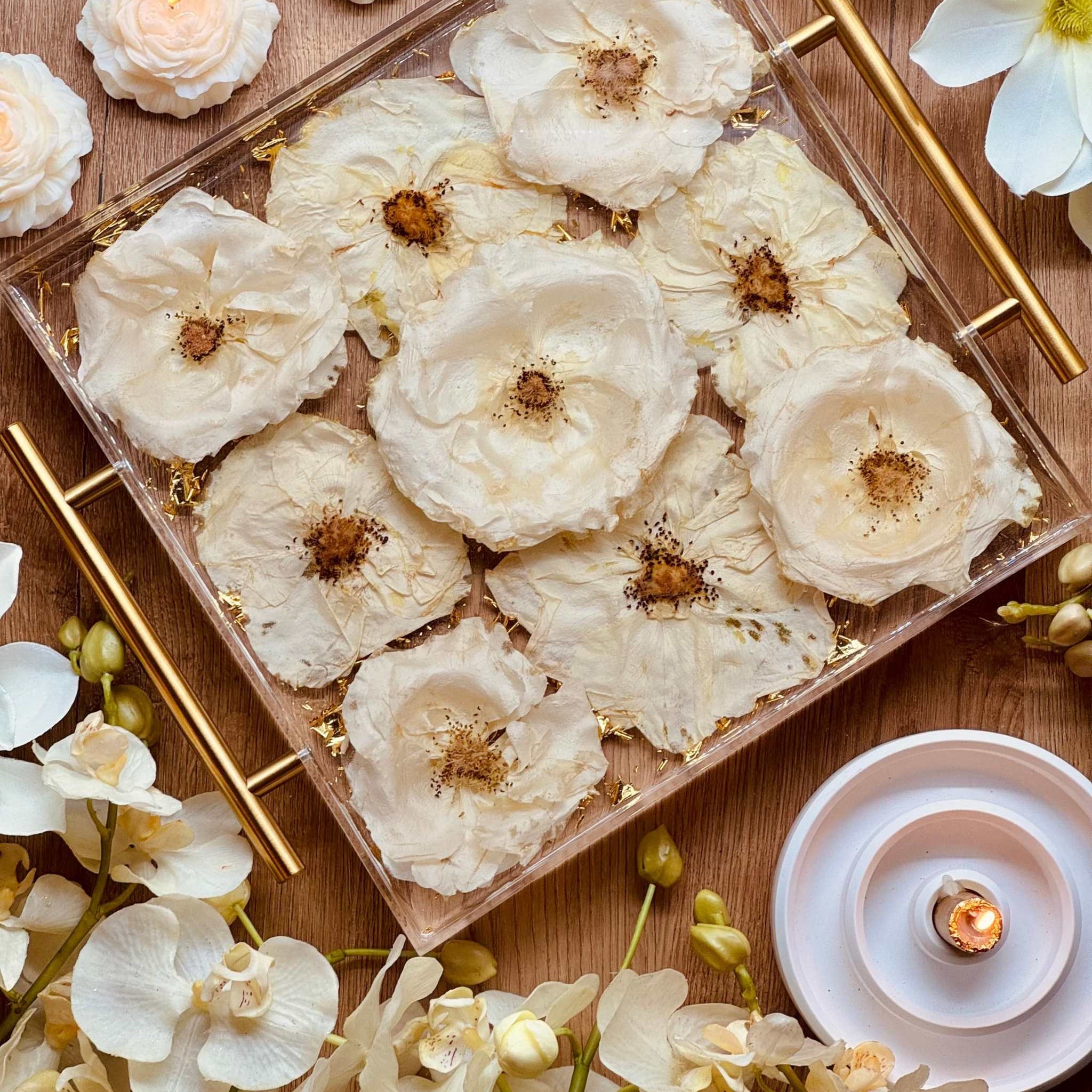 Epoxidharz Tablett mit echten Blumen aus deinem Brautstrauß konservieren