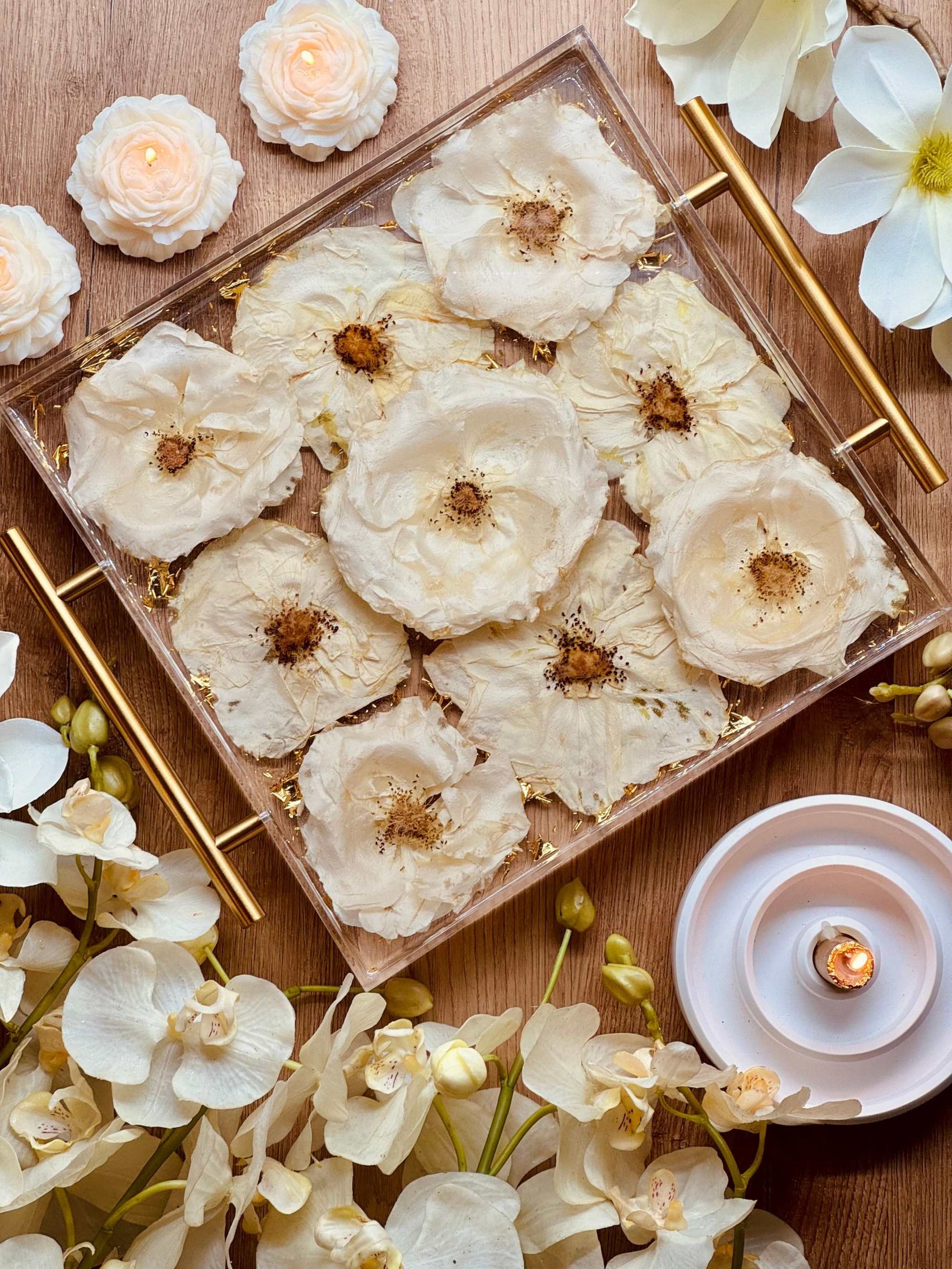 Epoxidharz Tablett mit echten Blumen aus deinem Brautstrauß konservieren