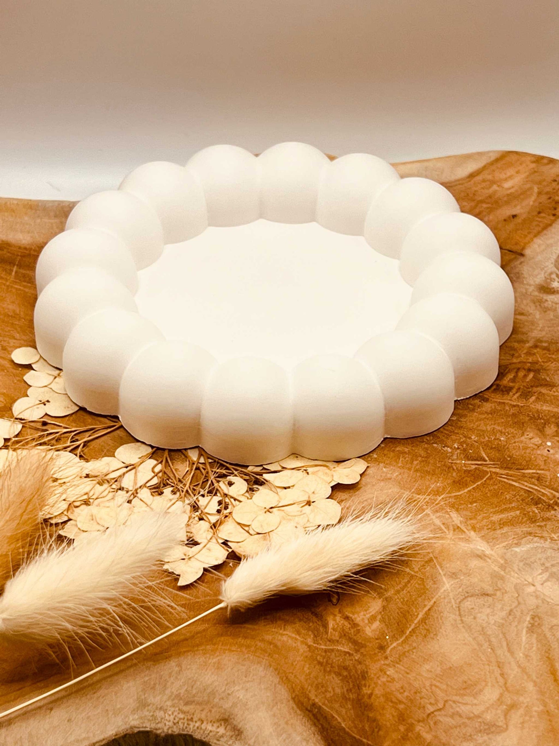 Handgefertigte runde Gießkeramik-Untersetzer mit modernem Kugeldesign, perfekt für Tische.Eleganter Untersetzer Big Bubbles Giesskeramik Weisse Deko