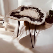 Epoxidharz Couchtisch mit eleganter Nierenform, 53x35 cm – modernes Design mit glänzender Silber- und Schwarzstruktur