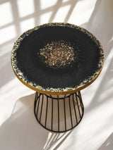 Epoxidharz Couchtisch in Schwarz mit Goldglitzer – rund, 40cm Durchmesser