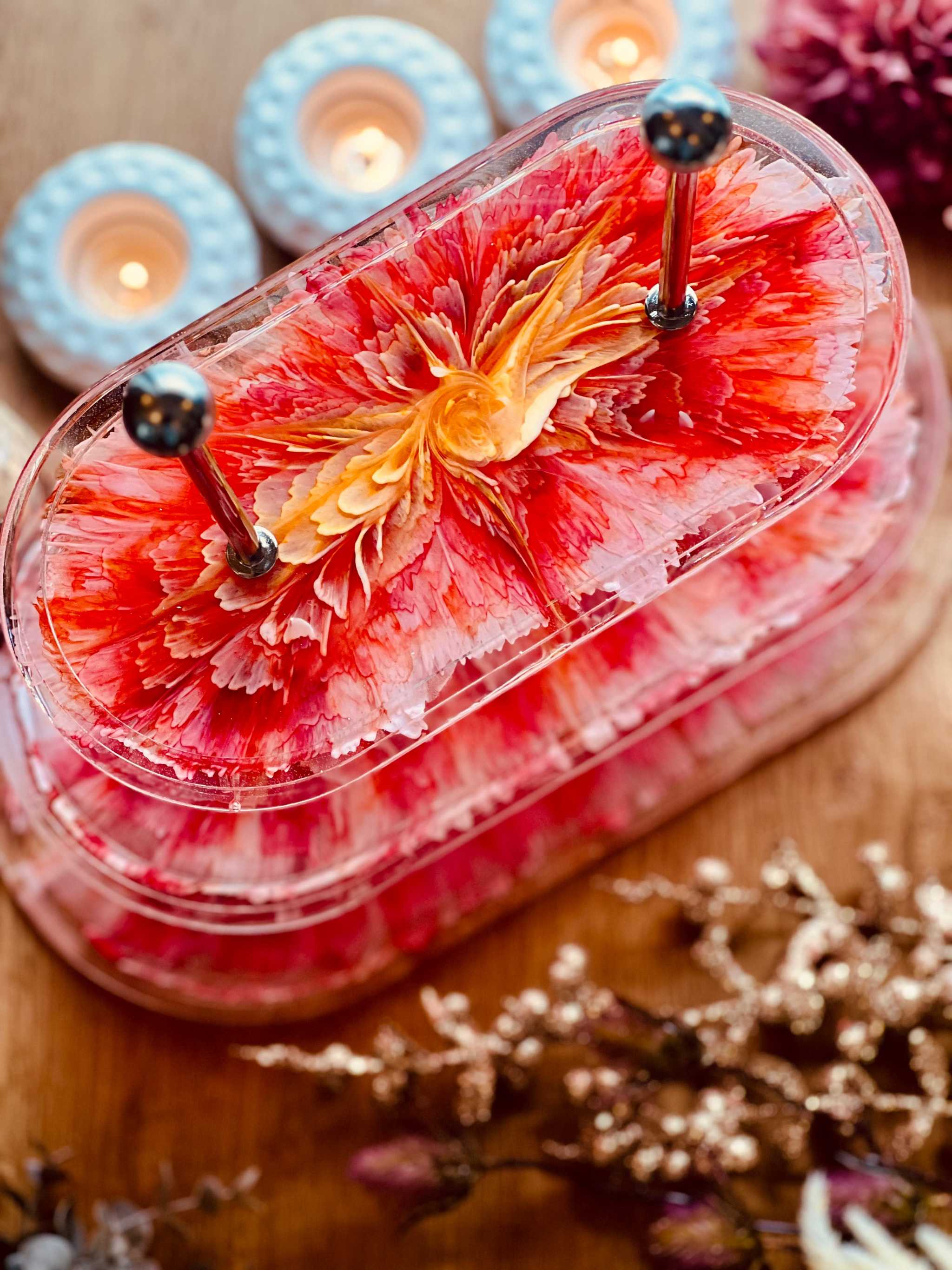 Luxuriöse ovale Resin Etagere in Rot transparent, 3-stöckig, individuell handgefertigt für besondere Anlässe und stilvolle Dekoration. Epoxidharz Etagere Kuchenstaender oval 3D Effekt in warmen Farben