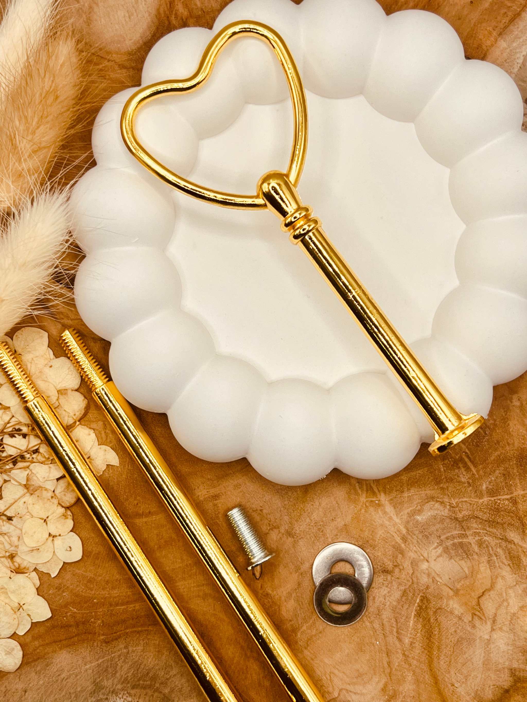 Etagerenstange “Heart” in glänzendem Gold, stilvoll und stabil