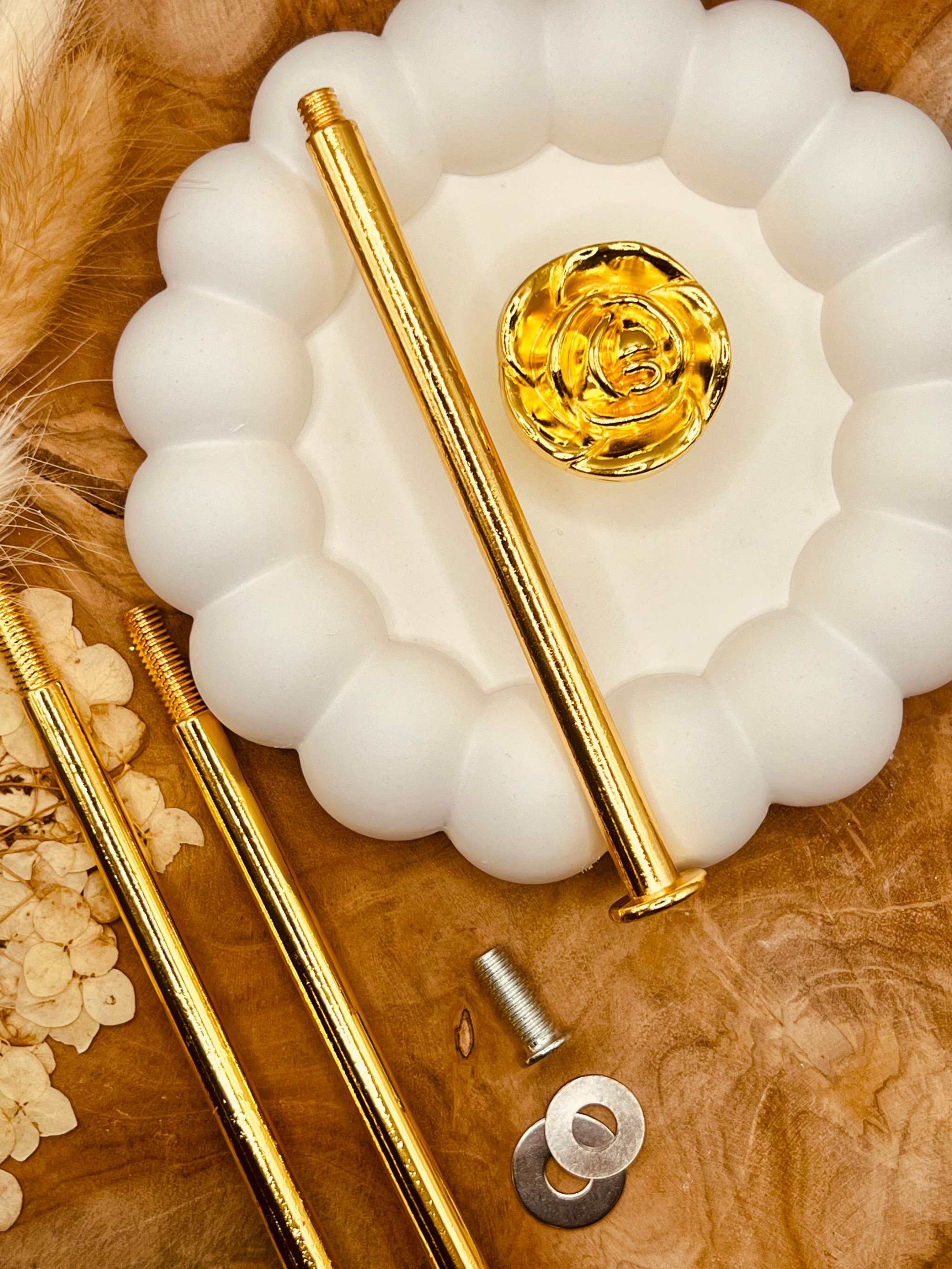 Etagerenstange “Rose” in glänzendem Gold, stilvoll und stabil