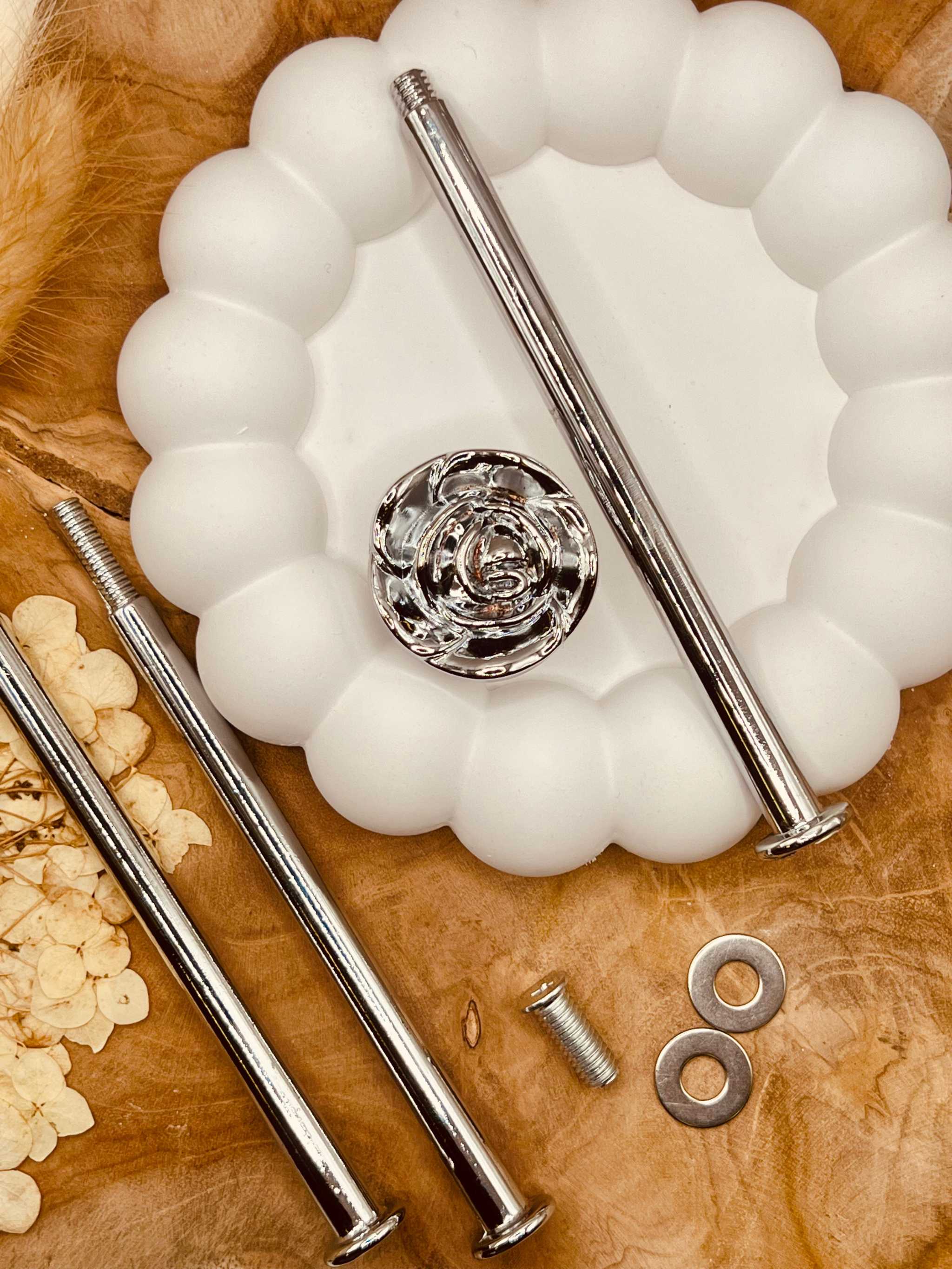 Etagerenstange “Rose” in glänzendem Silber, stilvoll und stabil