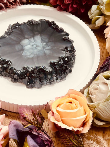 Tablett aus Resin im Geode Kristall Look