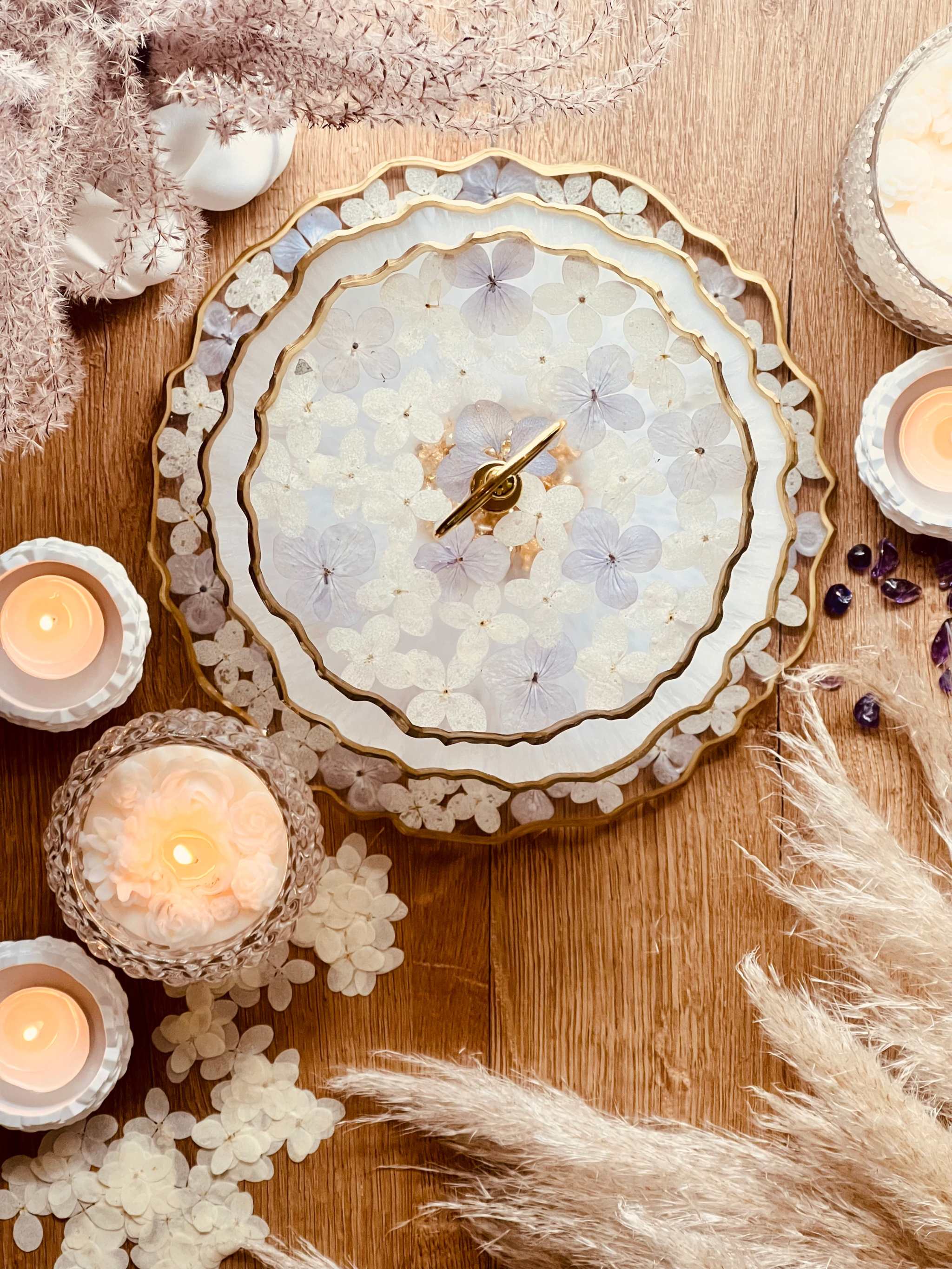 Handgepresste Hortensien in Lila – ideale Naturblumen für kunstvolle Dekoration, Tischdeko oder DIY-Projekte.
