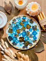 Tablett aus Resin mit Blumen und goldenen Details