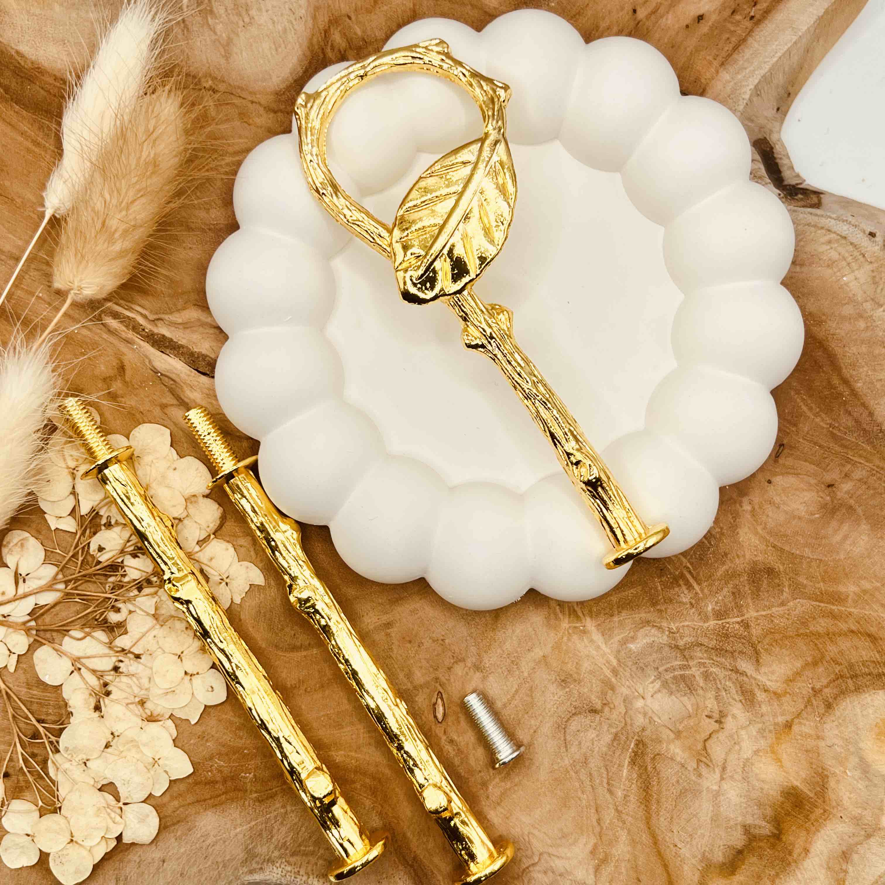Goldene Etagerenstange “Leaf” mit filigranem Blatt-Design, 33 cm hoch