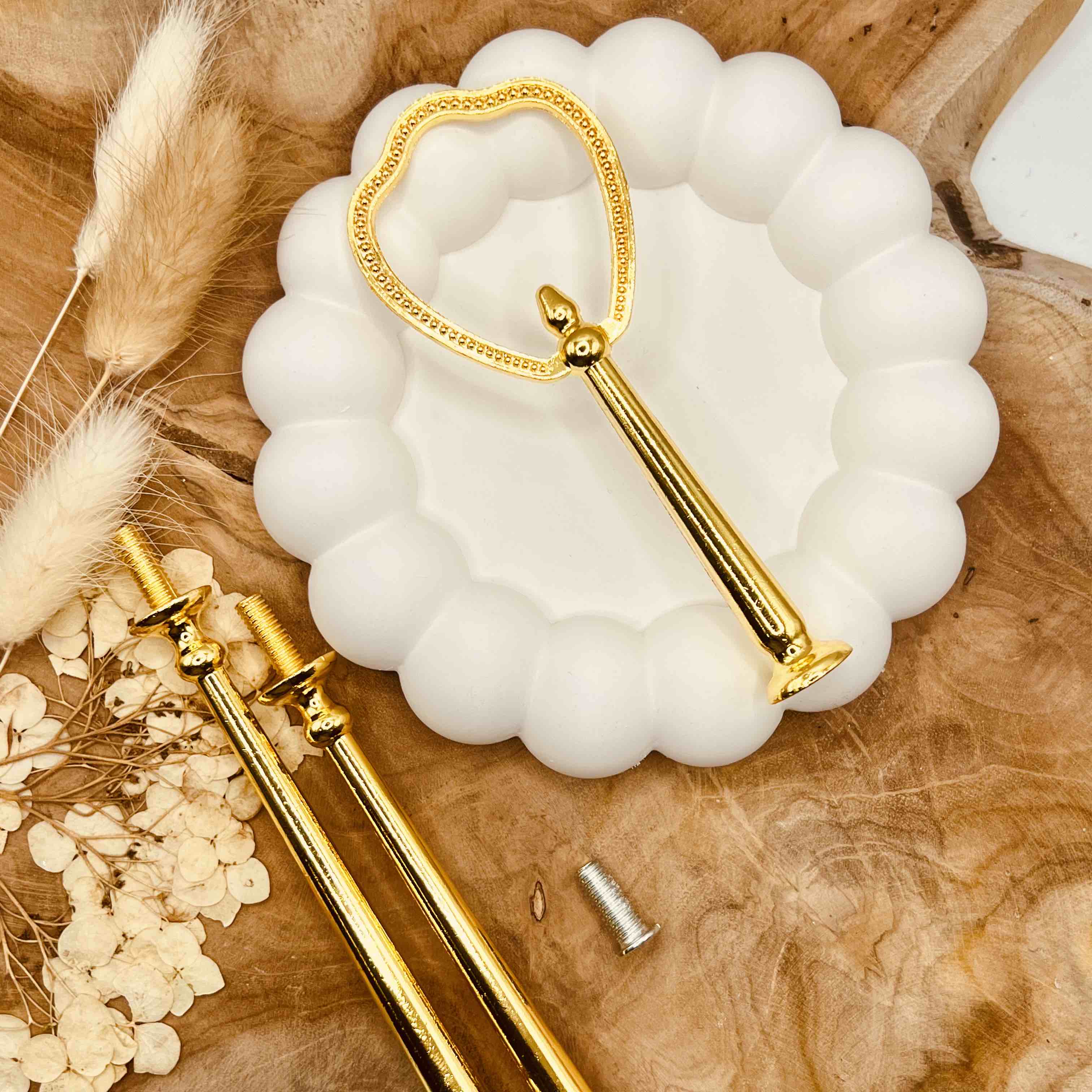 Goldene Etagerenstange “Modern Crown” mit modernem Kronen-Design, 33 cm hoch