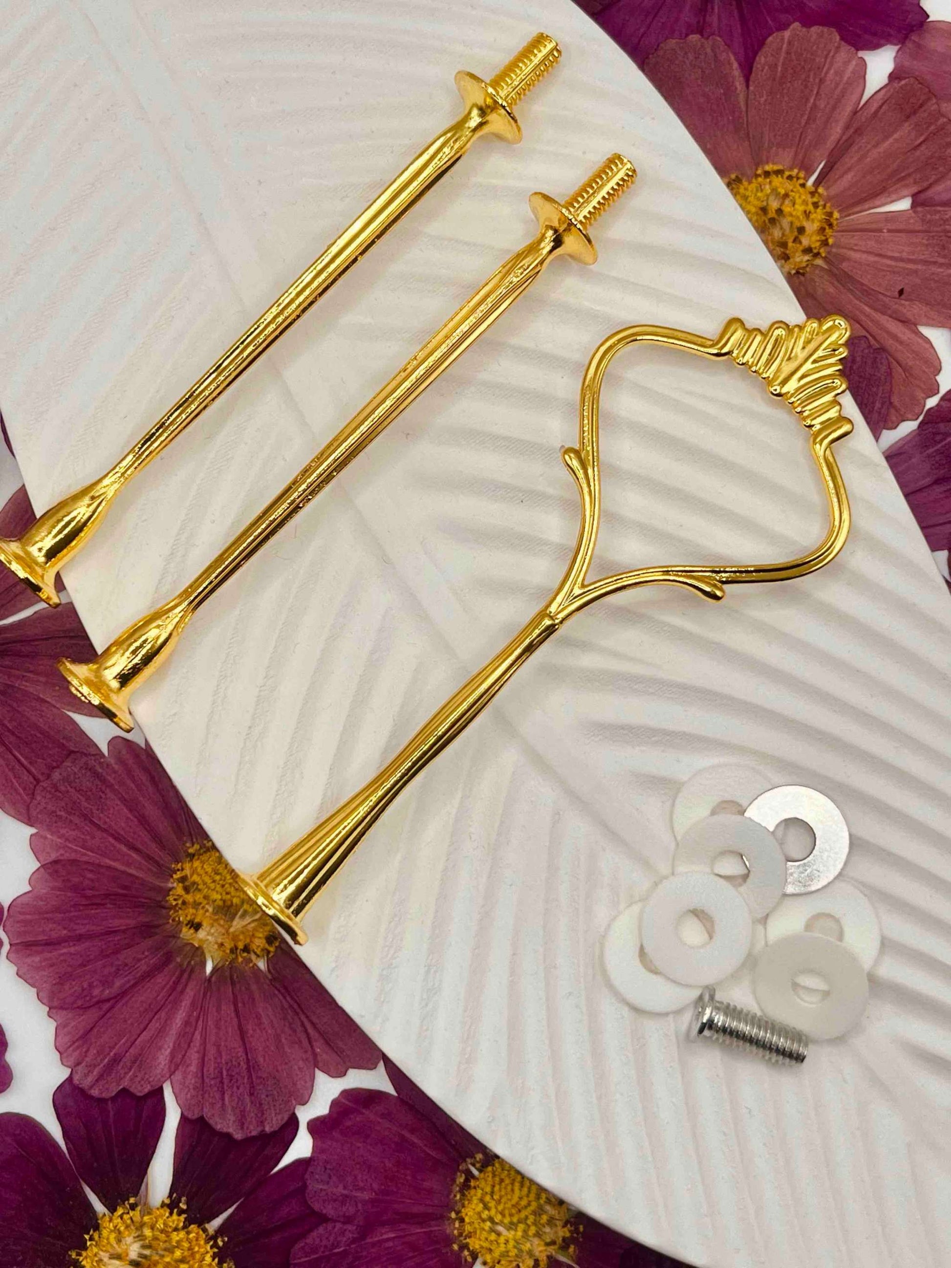 Goldene Etagerenstange mit einfacher Schraubmontage für DIY-Projekte