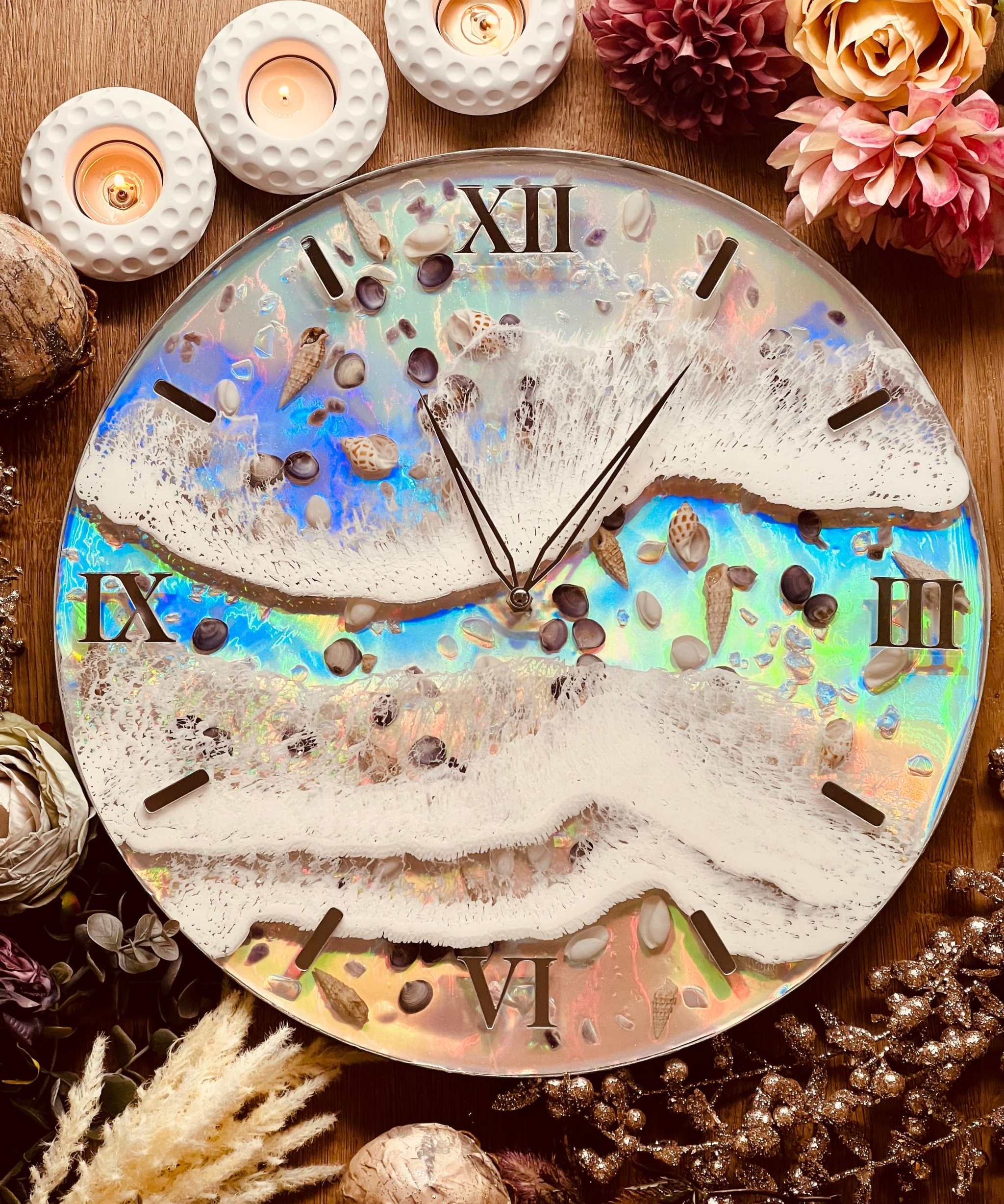 Handgemachte Resin Uhr mit Muscheln und holographischem Meereswellen-Design, 40 cm Durchmesser, einzigartiges Kunstwerk