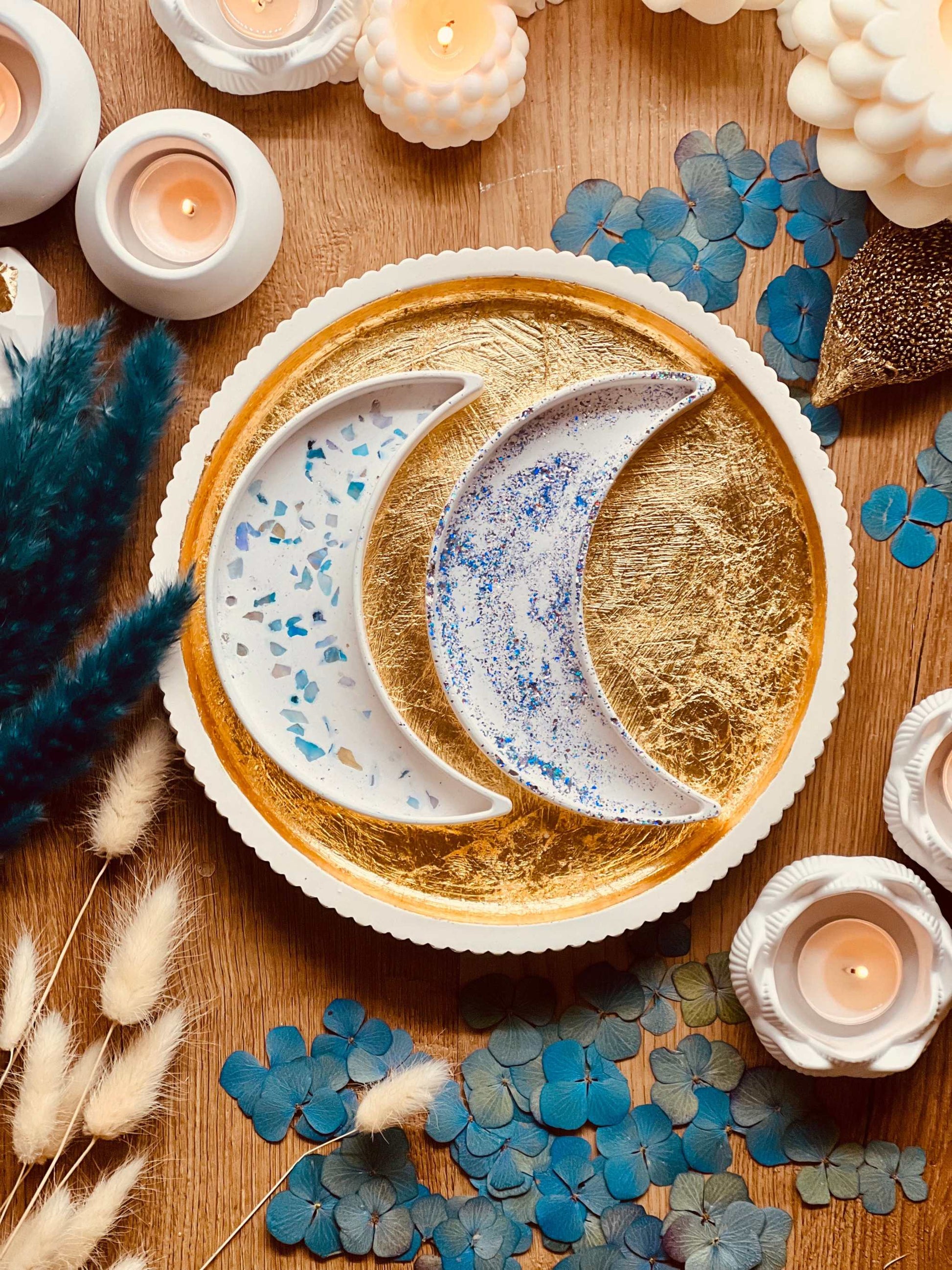 Handcrafted "Galaxy" design ceramic trays with glittering details, eco-friendly, unique gifts.Handgemachtes Schalen Set Giesskeramik Weisse Deko Galaxy