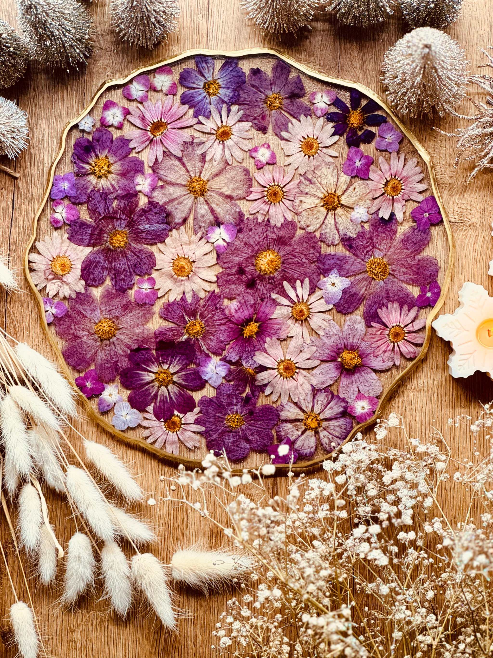 Auch zum Gestalten dieser Tabletts eignen sich die Blumen perfekt. Hochwertig getrocknete Blüten in wunderschönen Farben, perfekt für Kunst-, Bastel- und Dekorationsprojekte. Hier gemischt mit anderen traumhaften Sorten aus meinem Shop.
