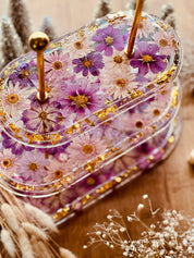 Hier wurden die Blumen für eine Resin Etagere verwendet. Naturgetreue, selbstgetrocknete Blumen und Blüten, ideal für Resin Art und Bastelprojekte. Diese sorgfältig getrockneten Blüten in authentischen Farben sind geeignet für kreative Kunstwerke.

Die Blumen lassen sich wundervoll in Etageren verarbeiten. Hier wurden verschiedene Sorten der Blumen verwendet. Einzigartige, sorgfältig getrocknete Blumen und Blüten in authentischen Farben, geeignet für kreative Kunstwerke oder als dezente Deko.
