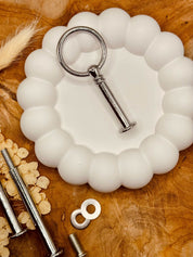 Hochwertige silberne Etagerenstange für DIY-Etagerenprojekte -Silberne Etagerenstange mit matter Oberfläche und klarer Form