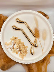 Goldene Tablettgriffe im 2er Set auf dekorativem weißem Tablett, ideal für DIY-Projekte.