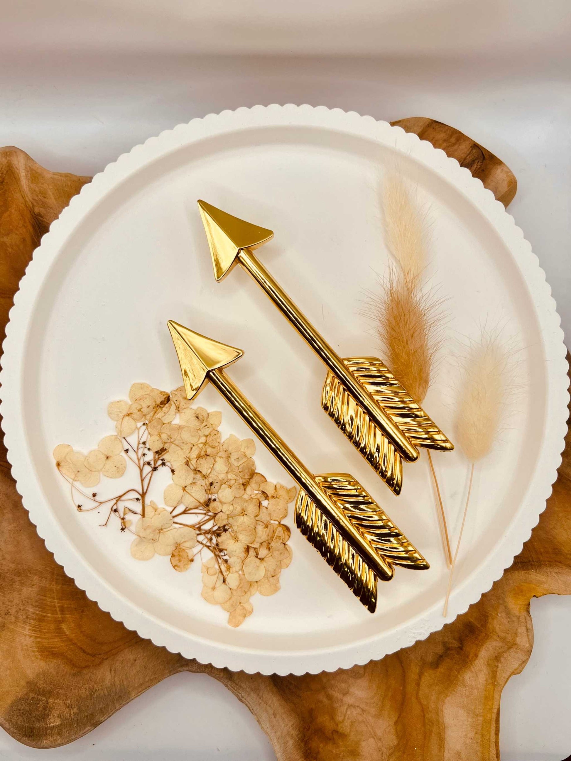 Gold-colored arrow-shaped tray handles set, perfect for DIY projects and resin art.