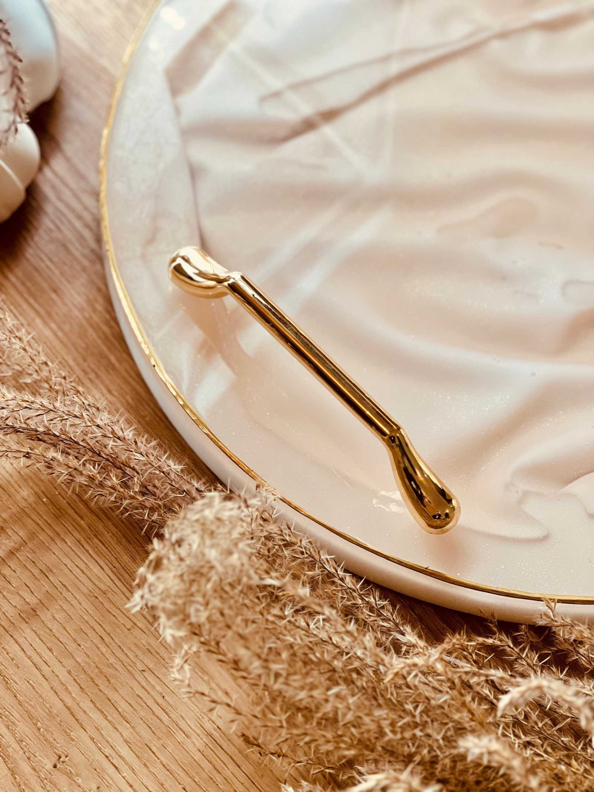 Goldene Tablettgriffe für DIY-Projekte, 2er Set, edles Design.