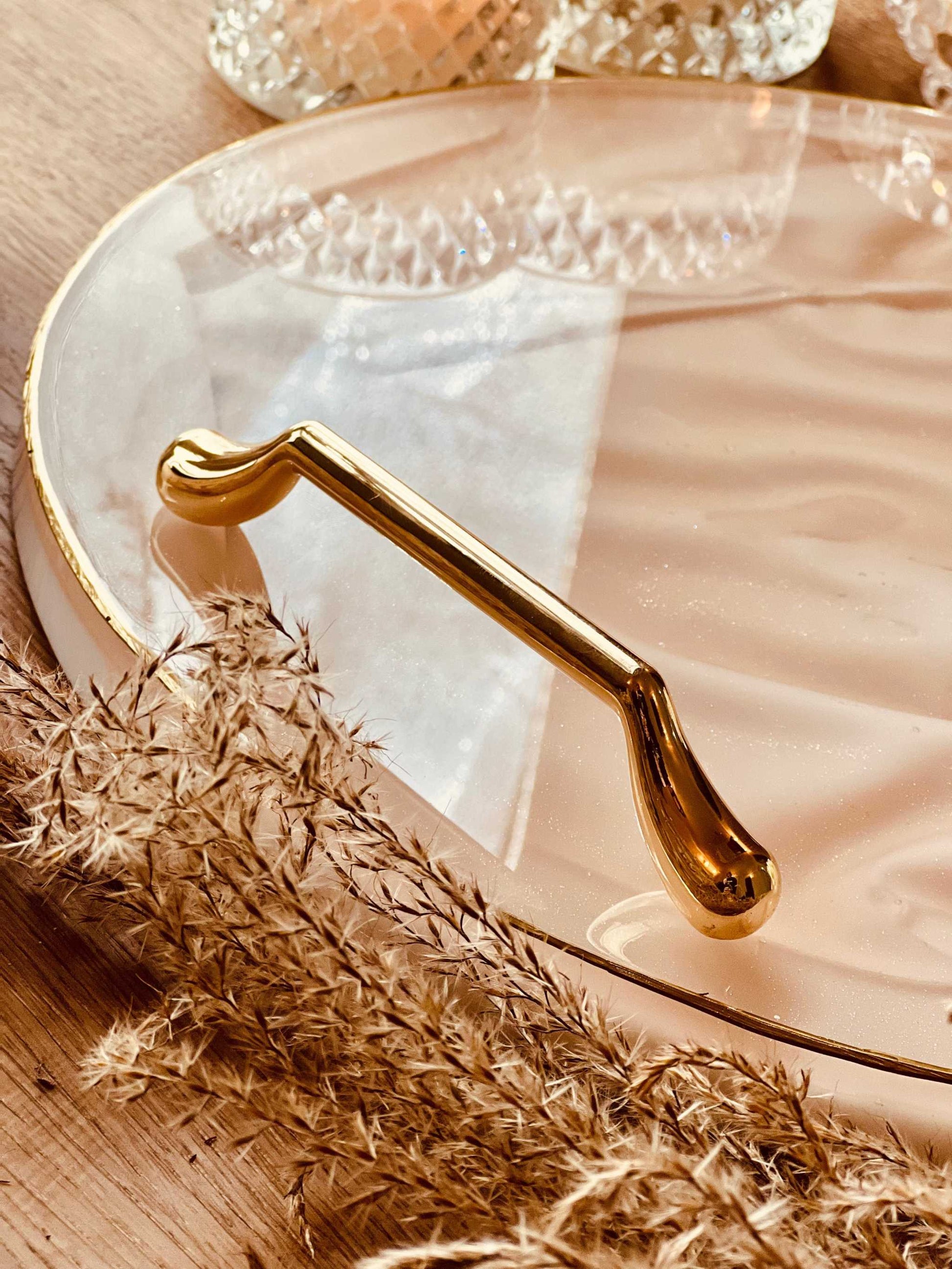 Goldfarbener Tablettgriff im 2er Set für DIY-Projekte und Resin Art.