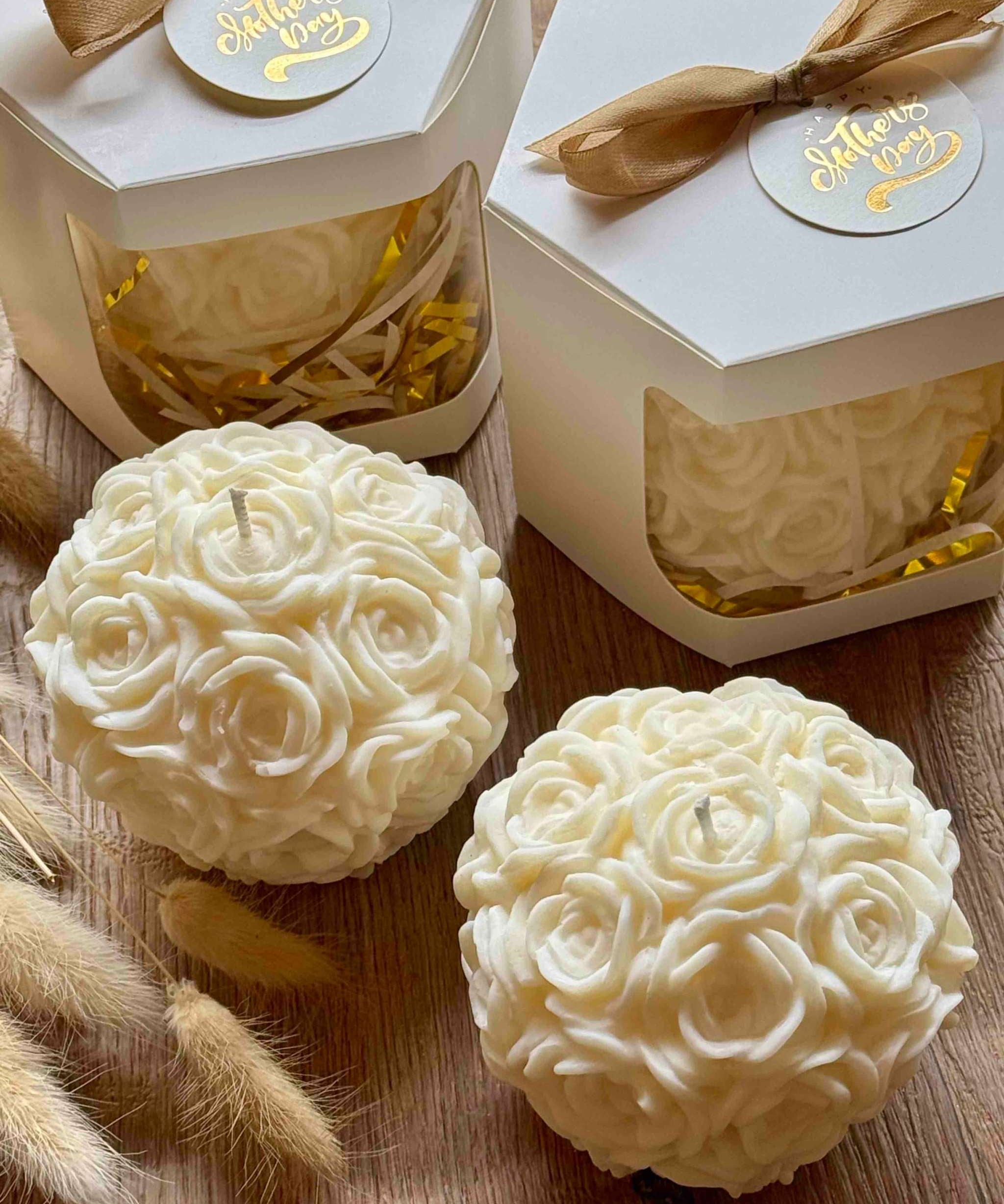 Handgemachte Rosenkerze in edler Geschenkbox – perfekte Geschenkidee für Valentinstag und Muttertag, liebevoll verpackt und nachhaltig.