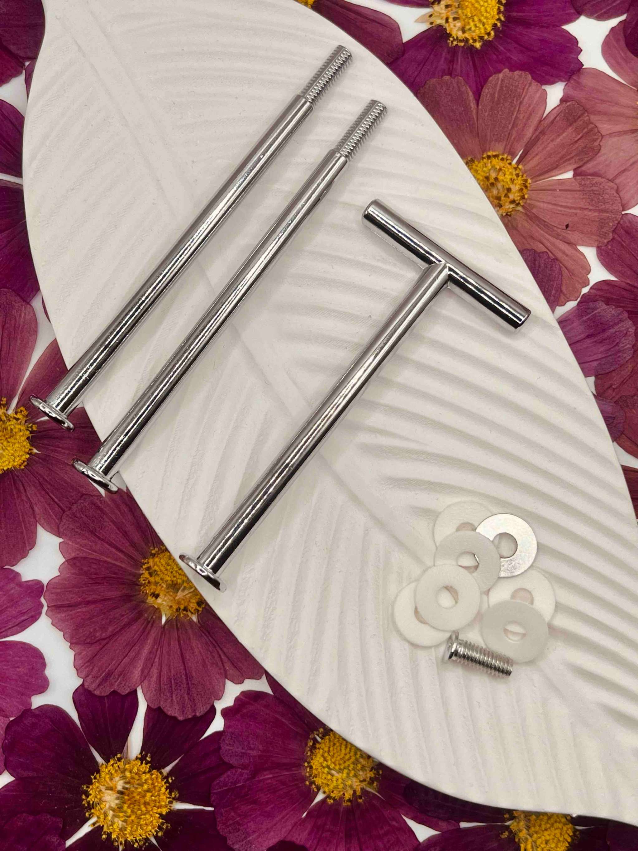 Nahaufnahme des modernen Designs an der Etagerenstange - Art Supplies