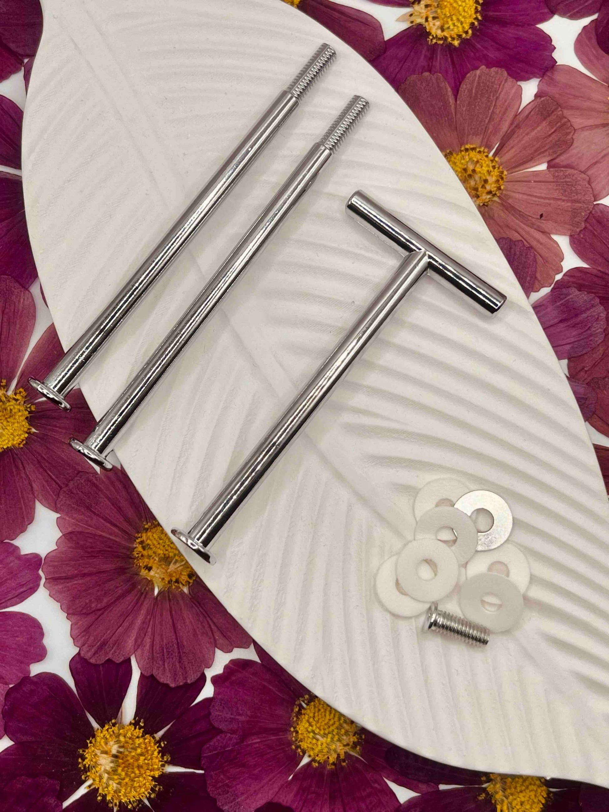 Nahaufnahme des modernen Designs an der Etagerenstange - Art Supplies