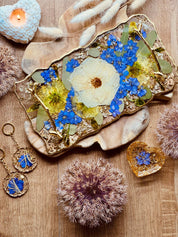 Rechteckiges Brautstrauß Tablett mit gepressten Blüten in Epoxidharz handgefertigt