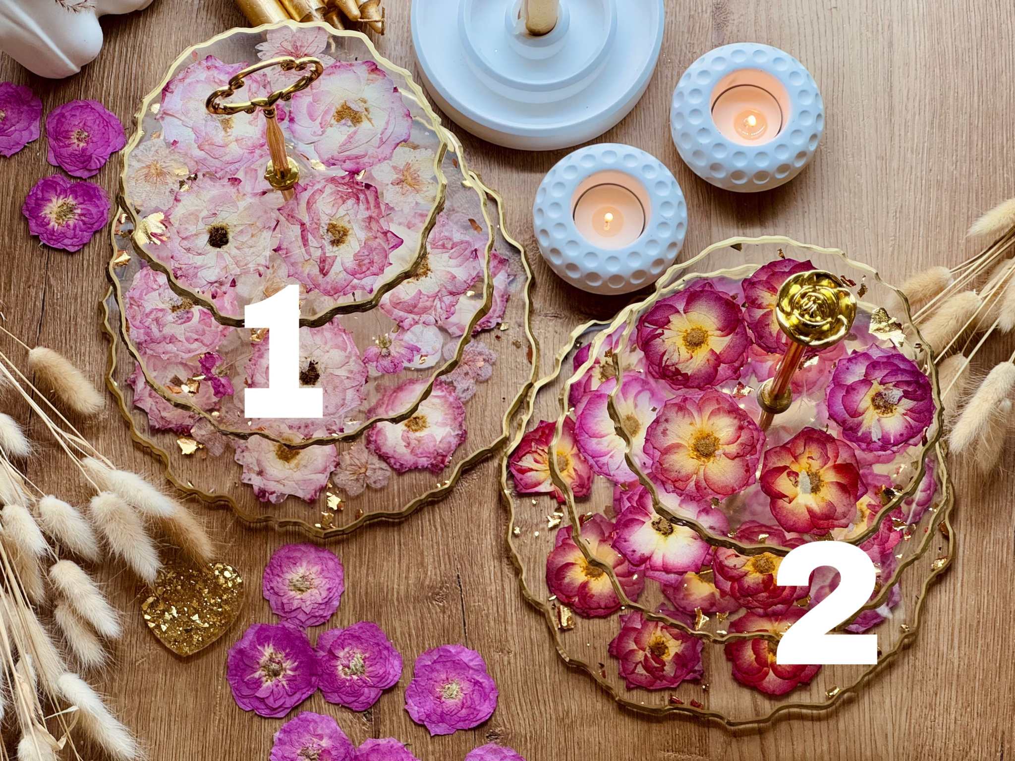 Romantische Epoxidharz Etagere mit roten oder rosa Rosen und goldenen Details, handgefertigt für elegante Tischdekoration.