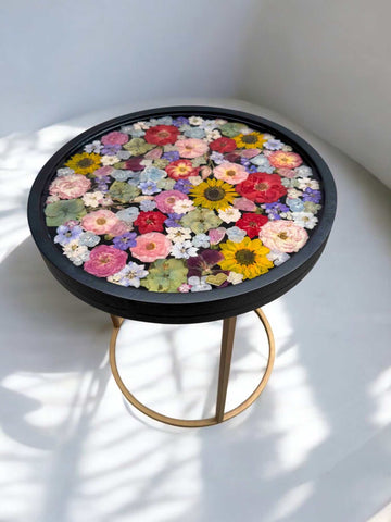 Epoxidharz Couchtisch mit echten Blumen – runder Blumentisch 40 cm