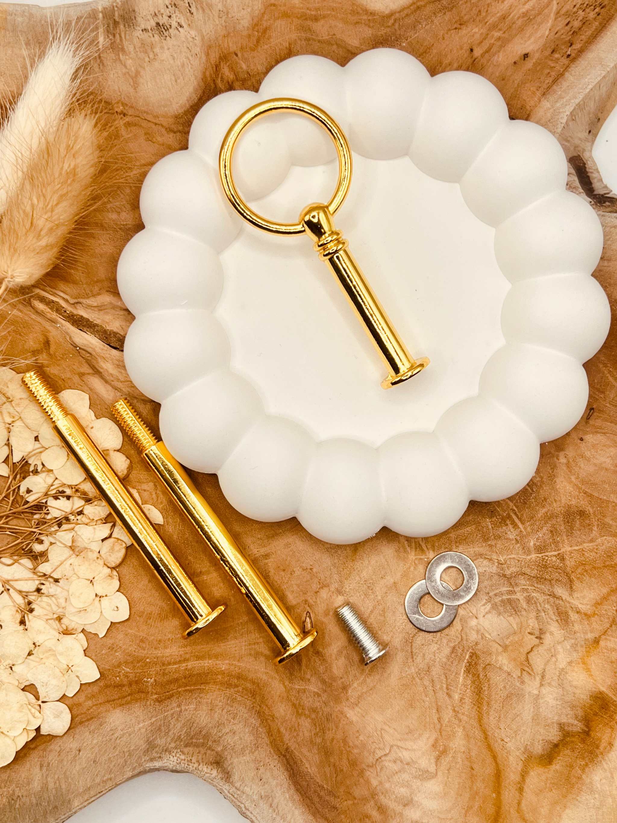 Schlichte Etagerenstange in Gold für edle Dekoideen