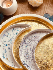 Handcrafted "Galaxy" design ceramic trays with glittering details.Weisse Deko Galaxy Design Schalen Set aus Giesskeramik