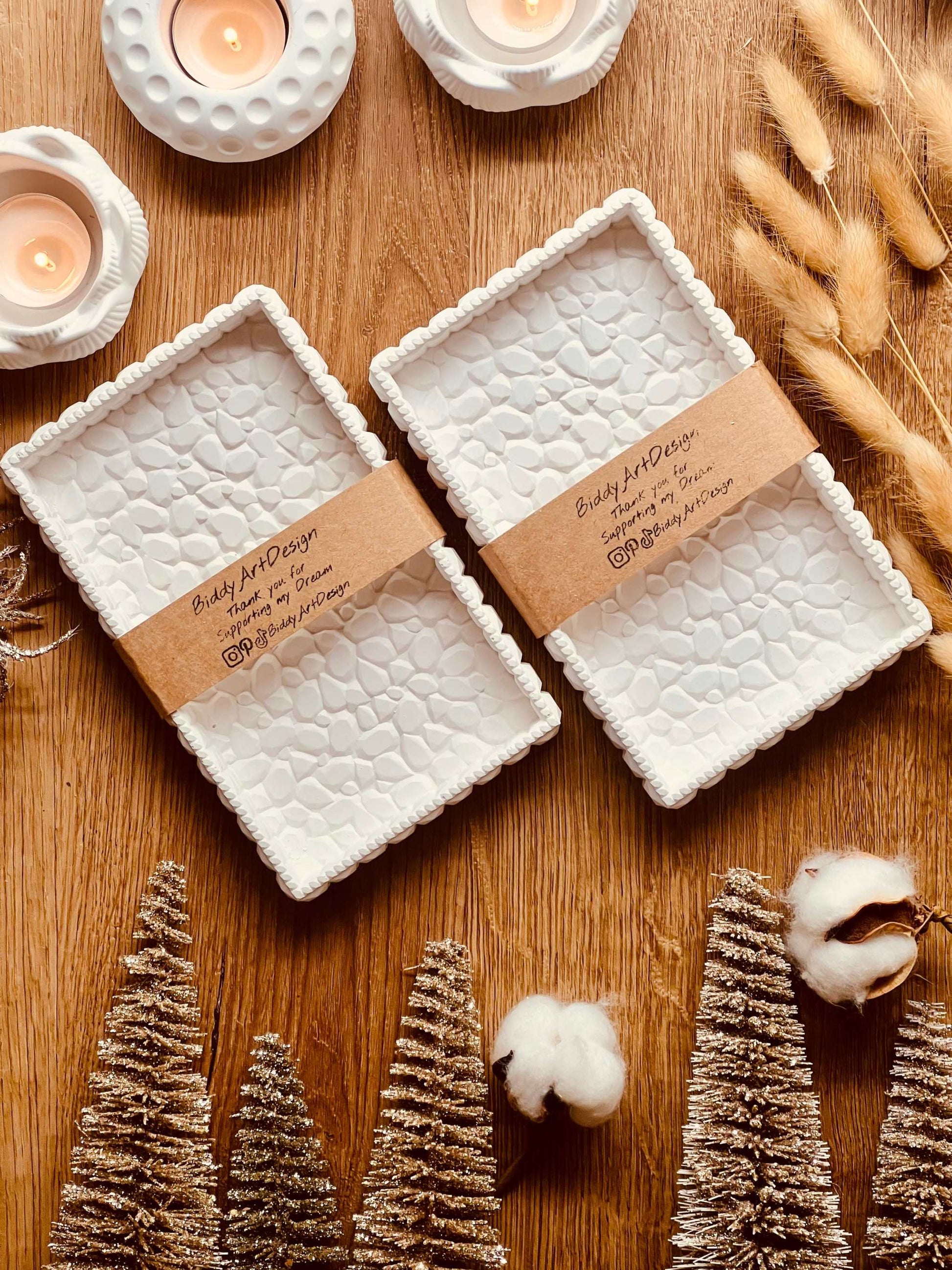 Deko Gießkeramik Tablett  für besondere Anlässe, ideal für Kerzenarrangements.Weisse Deko Tabletts Giesskeramik Naturstein Look Design
