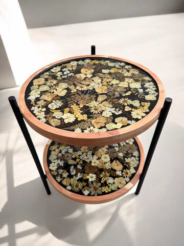 Epoxidharz Couchtisch mit 2 Etagen, Mangoholz & Boho-Blumen – 40cm Durchmesser