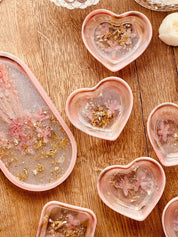 Ideal für DIY-Schmuck Schalen aus Resin – diese getrockneten Blumen sind perfekt für ein natürliches, florales Design.