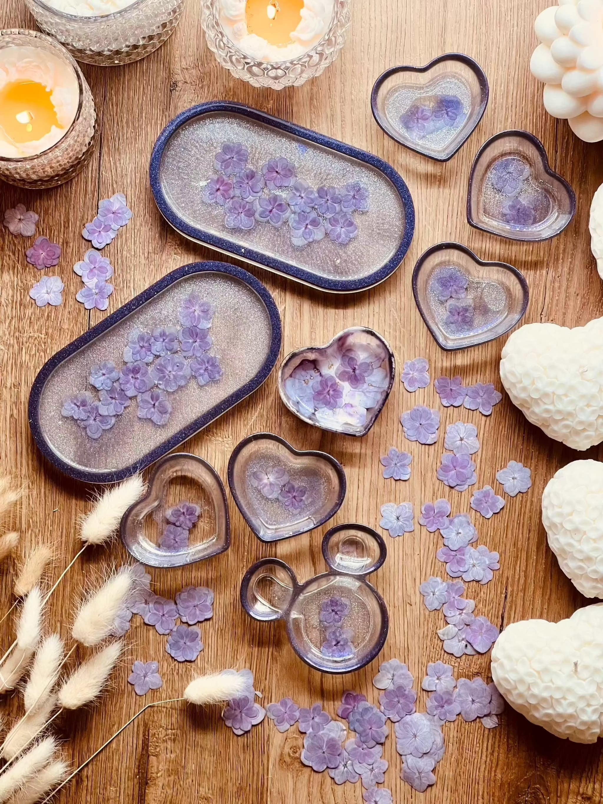 Kreative Dekoration mit echten Blumen – nutze diese handgepressten Lotus Hortensien für Bastelprojekte, Tischdekorationen oder kunstvolle Collagen.

