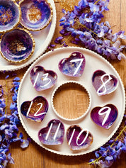 Handgemachte lila Schmuckschalen aus Resin mit goldenen Details als Unikat für Bad- oder Schlafzimmer Dekoration
