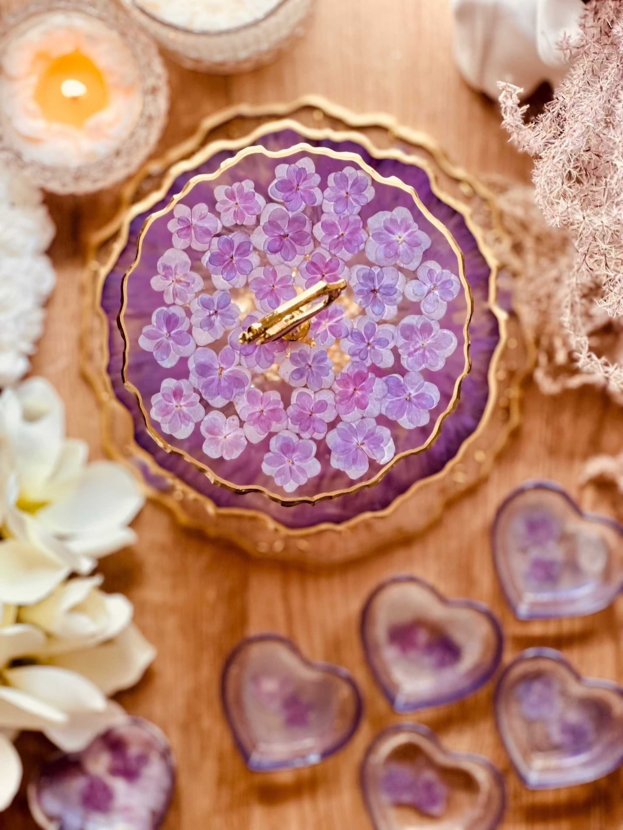 Perfekt für Resin Art – diese getrockneten Blumen lassen sich ideal in Epoxidharz einarbeiten und verleihen Schmuck oder Tabletts eine besondere Note.