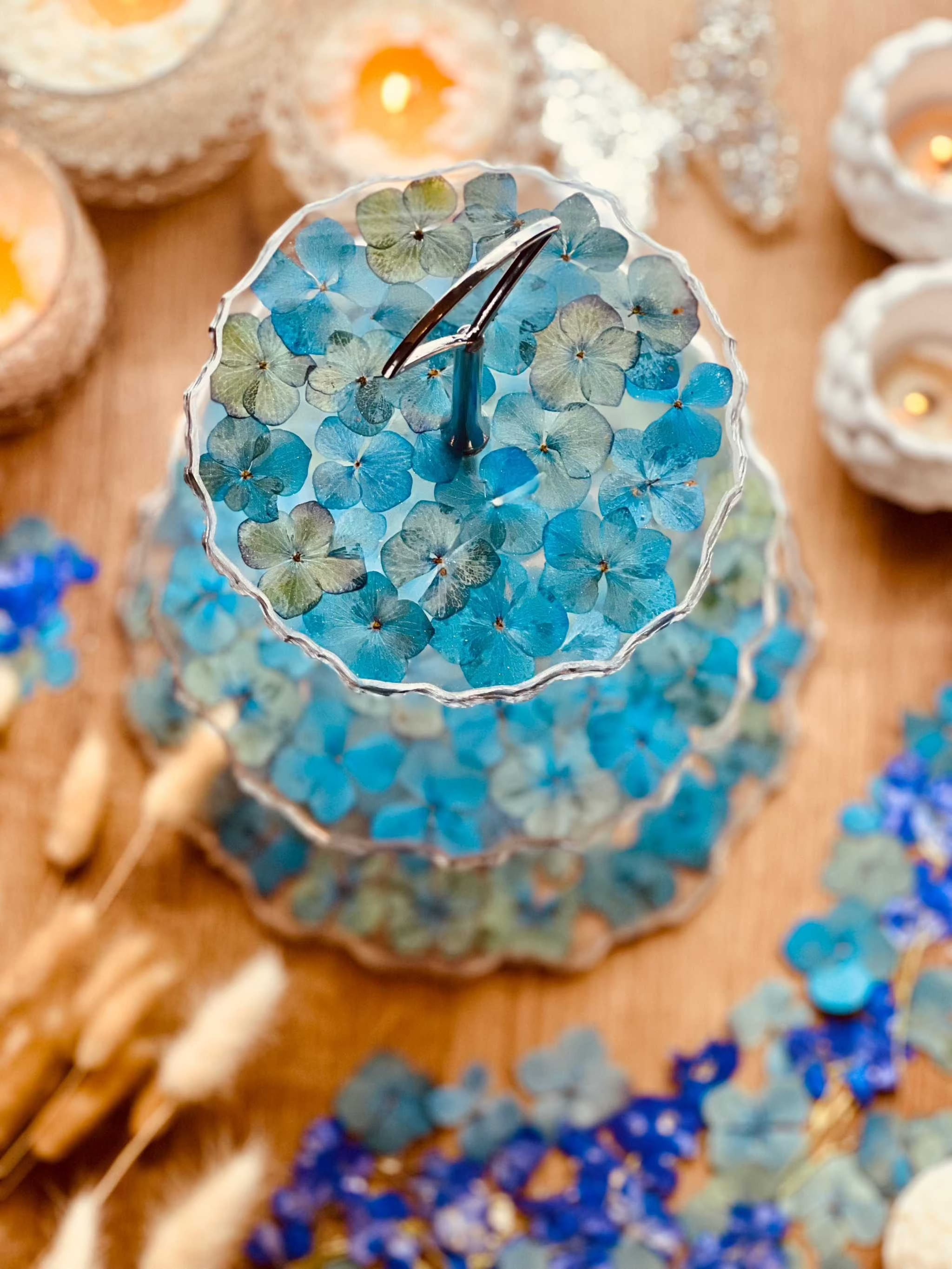 Perfekt für Resin Art – diese getrockneten Blumen lassen sich ideal in Epoxidharz einarbeiten und verleihen Schmuck oder Tabletts eine besondere Note.
