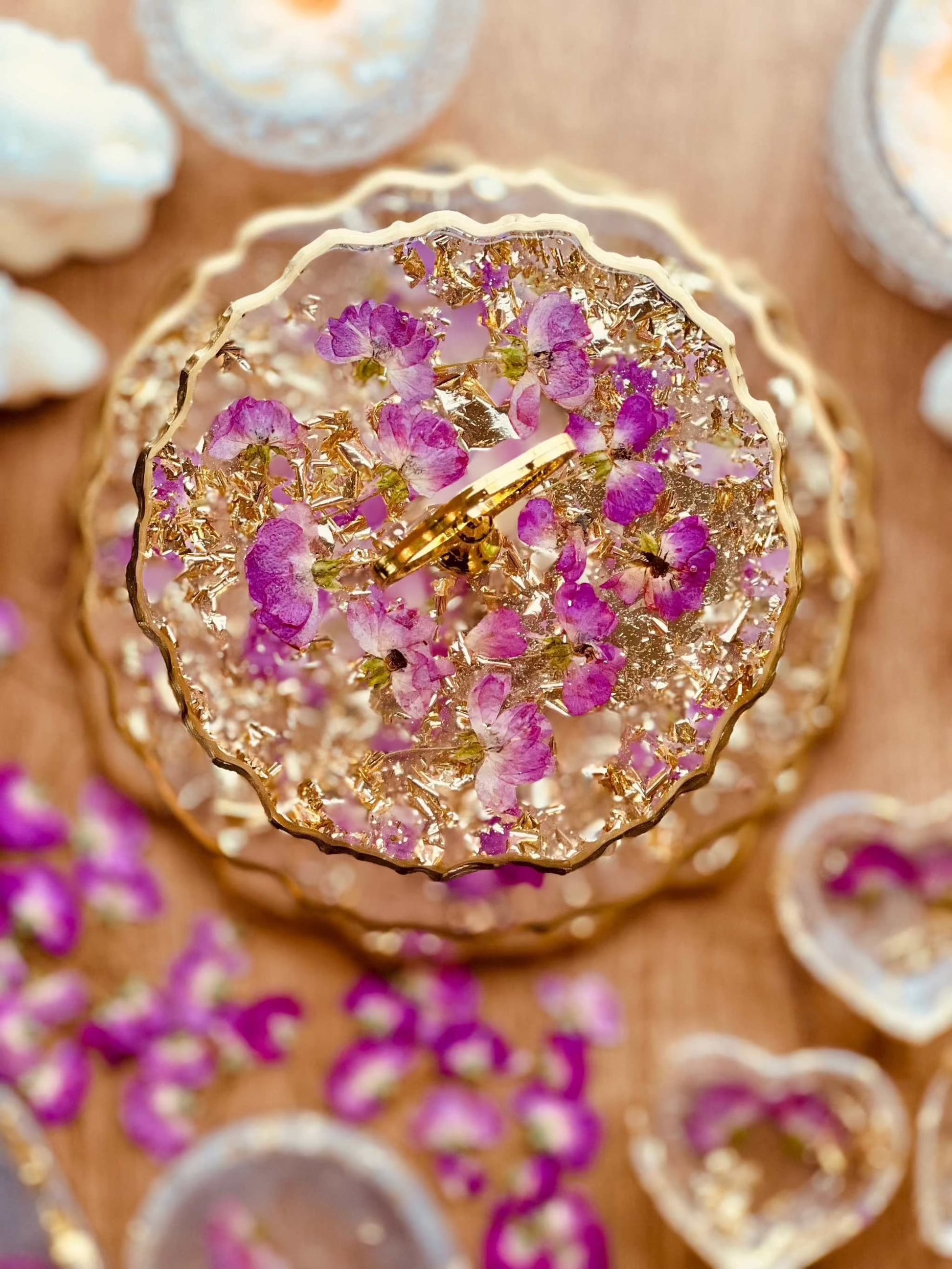 Ideal für DIY-Schmuck – diese getrockneten Blumen sind perfekt für Anhänger, Ringe oder Ohrringe und sorgen für ein natürliches, florales Design.
