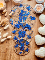 Naturgetreue, selbstgetrocknete Blumen und Blüten, ideal für Resin Art, Bastelprojekte oder als liebevolle Dekoration.
Einzigartige, sorgfältig getrocknete Blumen und Blüten in authentischen Farben, geeignet für kreative Kunstwerke oder als dezente Deko.

Traumhafte, handverlesene Blumen, getrocknet und naturbelassen, für DIY-Projekte, Scrapbooking oder Resin Kunst. Hochwertig getrocknete Blüten in wunderschönen Farben, perfekt für Kunst-, Bastel- und Dekorationsprojekte.