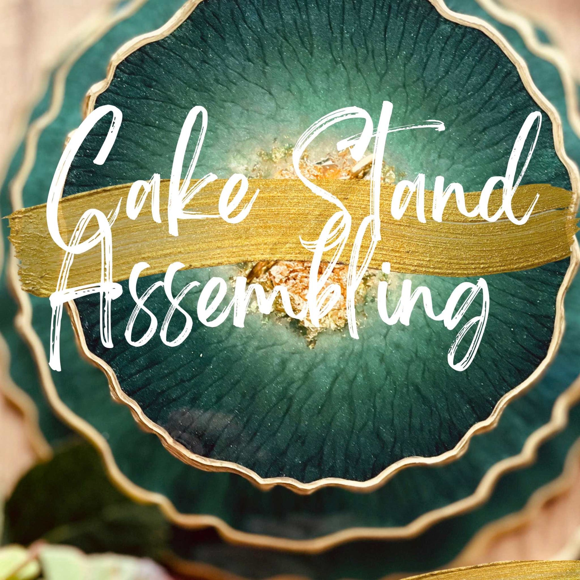 Resin Art Onlinekurs cake stand assembling tutorial with artistic design.