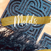Resin art mold with intricate design and golden brushstroke overlay, highlighting Resin Art Onlinekurs.