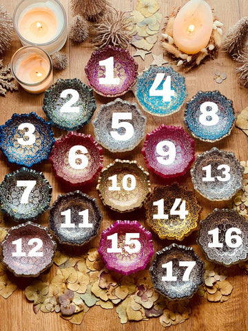 Mandala jewelry bowls made of resin in different colors