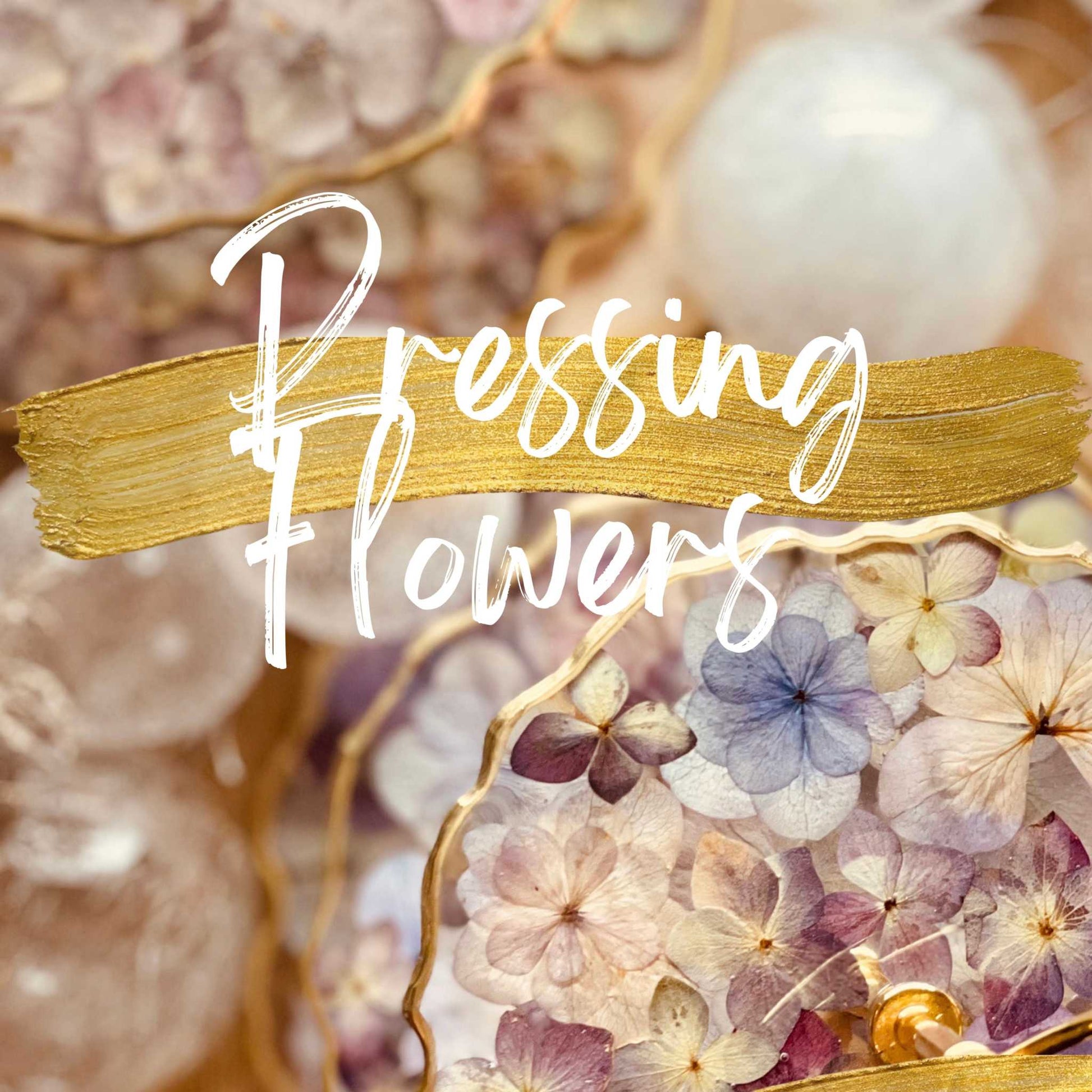 Resin Art Onlinekurs - Pressed Flowers Technique with Soft Colors and Detailed Design.