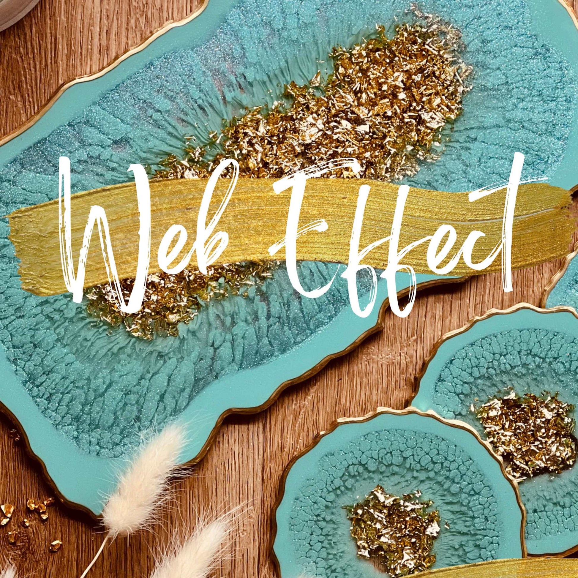 Resin Art Onlinekurs Web Effect with gold on aqua geode coasters