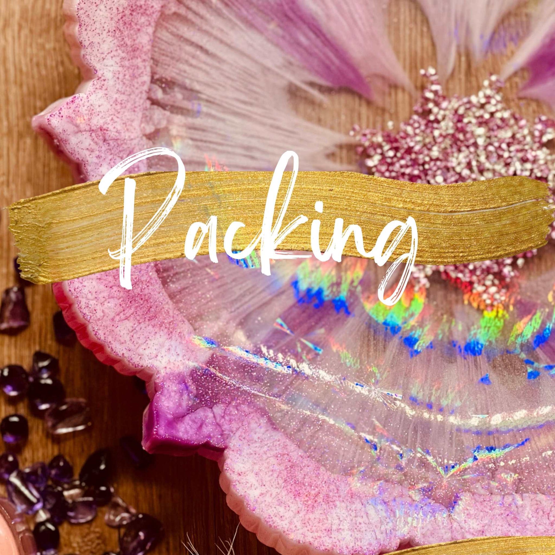 Resin art course packaging with vibrant pink and gold details.