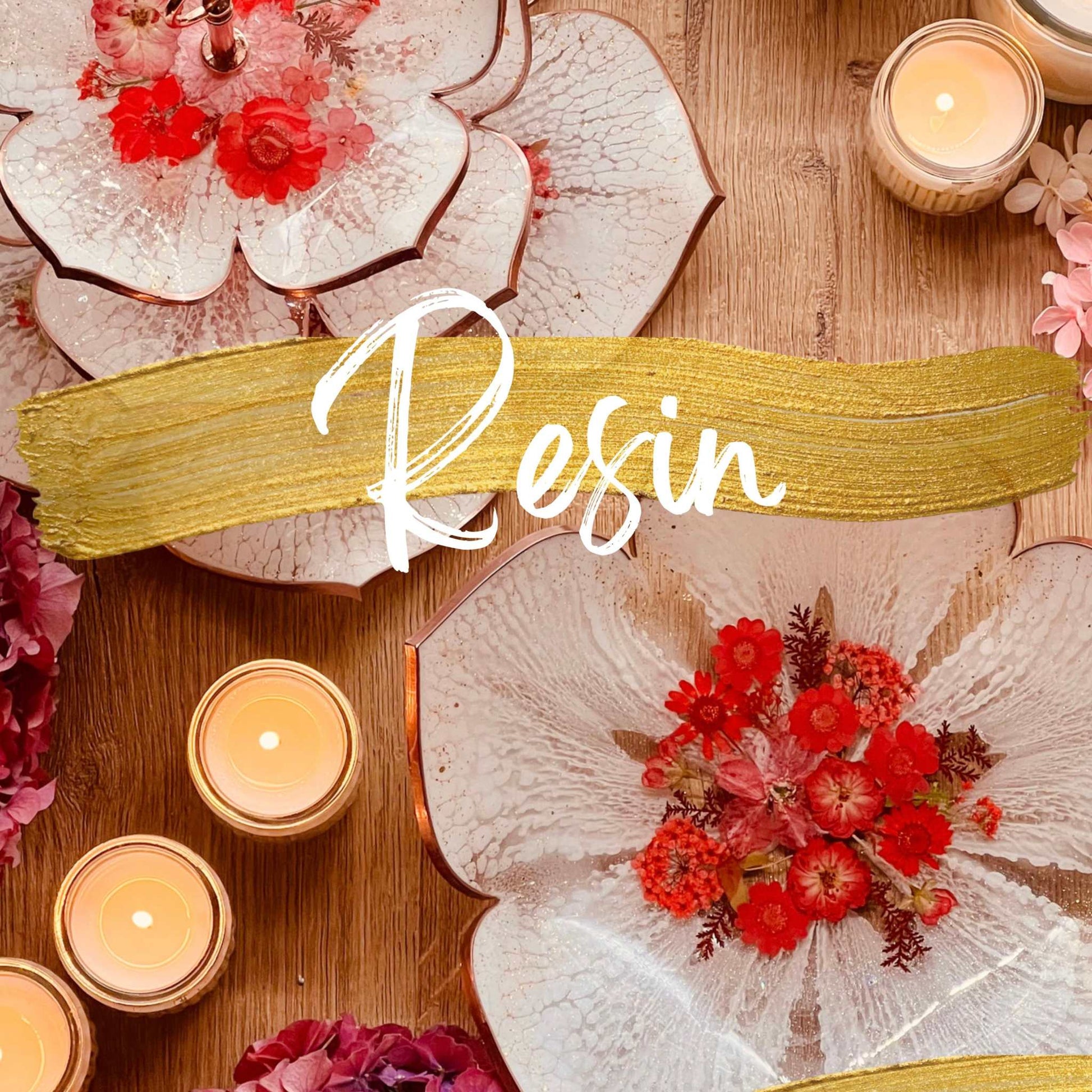Resin art course featuring decorative plates with flowers, candles, and artistic designs.